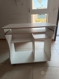 Scrivania per PC con ruote RITIRO A MANO 