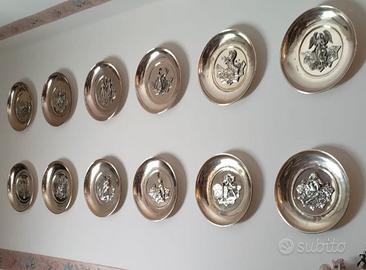 set di 12 piatti in ottone placcati argento