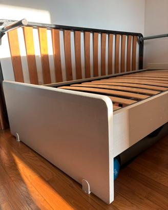 Letto singolo bianco completo di rete e materasso