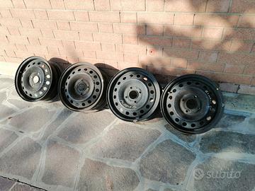 Cerchi in ferro Nissan