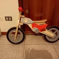 bicicletta in legno senza pedali 