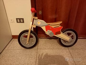 bicicletta in legno senza pedali 