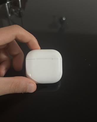 airpods 4 con cancellazione attiva del rumore