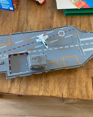 Gioco portaerei con suoni