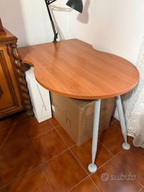 Scrivania in legno