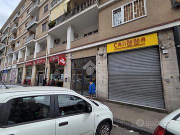 NEGOZIO A NAPOLI