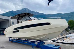 Invictus GT 320 natante IVA ESPOSTA