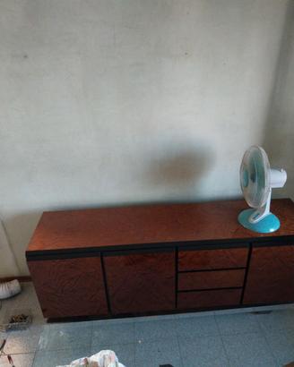 Tavolo in cristallo e credenza abbinata