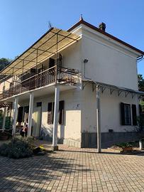 Casale con giardino