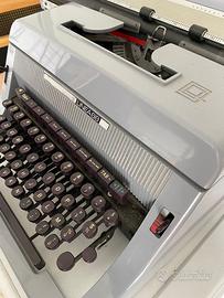 Macchina da scrivere Olivetti Linea 88