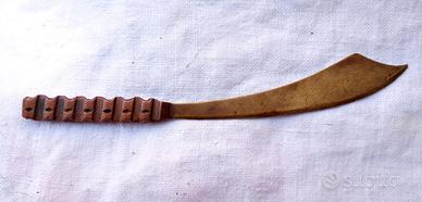 Tagliacarte era fascista a forma di bomba a mano