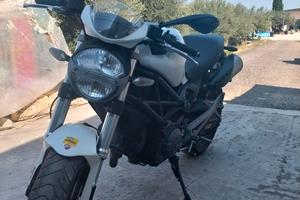 Ducati Monster 696 2012