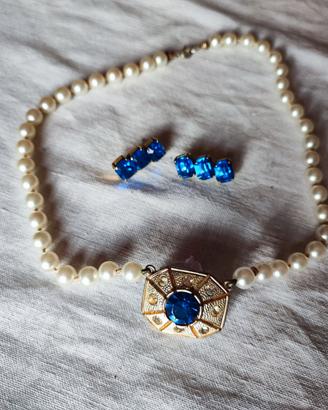 Set collana girocollo con ciondolo e orecchini