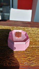 Anello Swarovski Chroma rosso fermasciarpa NUOVO