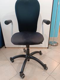 Poltroncina girevole a cinque razze.