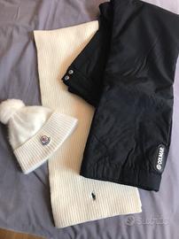 Cappello Moncler, sciarpa Ralph Lauren e Colmar