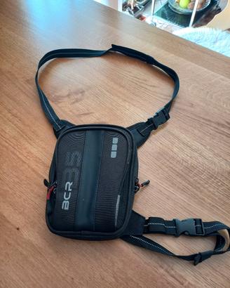 marsupio sulla  gamba per moto