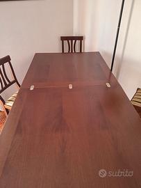 Tavolo e 4 sedie