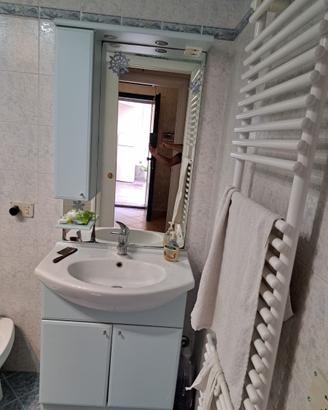 Mobile lavabo bagno colore azzurro