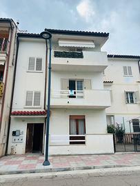 Appartamento con cortile e posto auto