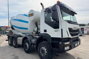 IVECO TRAKKER 450 con betoniera CIFA