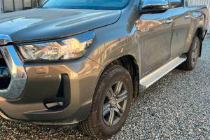 Toyota Hilux 2.4 D