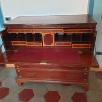 Cassettone Antico - Canterano  con ribalta .