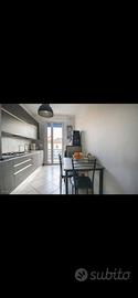 cucina lineare, mobile dispensa e blocco con forno