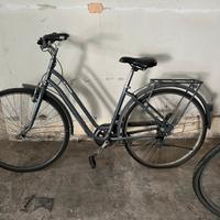 Bicicletta B Twin grigia