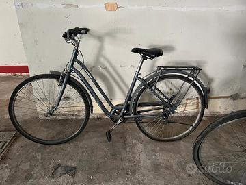 Bicicletta B Twin grigia