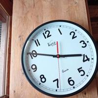 Orologio da parete grande bianco e nero