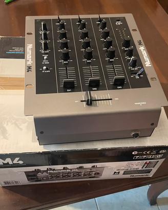 Mixer DJ Numark M4