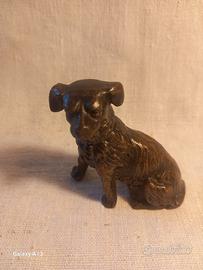 Statuina di cane in bronzo, in patina.