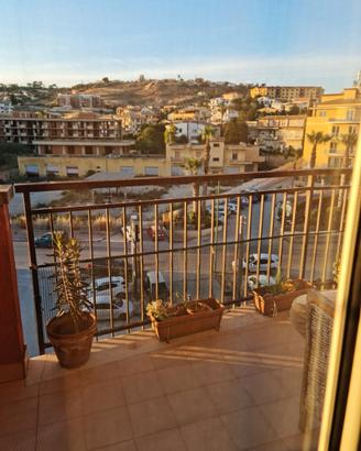 Stanza in famiglia, bagno e cucina in comune