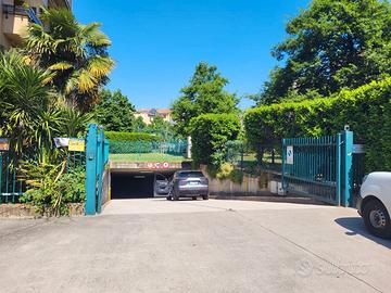 Box auto zona Isola Milano