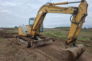 ESCAVATORE CINGOLATO NEW HOLLAND E 80 USATO