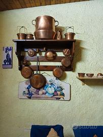 Mobile in legno + Pentole Rame Antiche