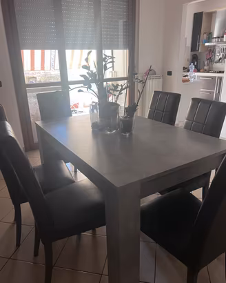 Soggiorno con tavolo allungabile e 6 sedie pelle