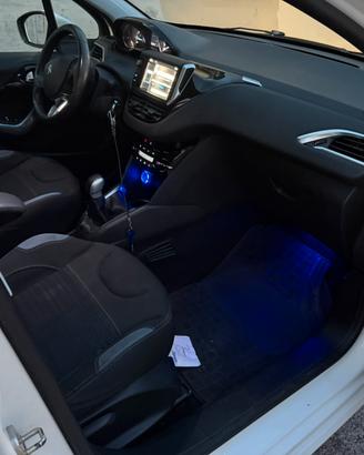 Peugeout 208