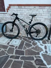 Mountain Bike Focus Raven 29’ in carbonio