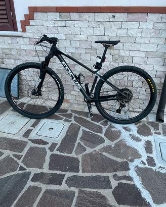 Mountain Bike Focus Raven 29’ in carbonio