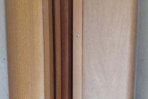 Cinque letti singoli. senza materasso