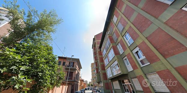 Stanza singola con balcone a Vercelli