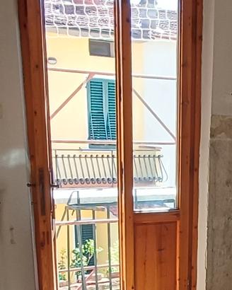 Finestre e portefinestra legno usate da restaurare