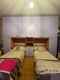 Armadio a ponte lilla + struttura per due letti