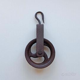 Antica carrucola/puleggia da pozzo in ghisa