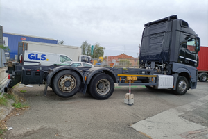 Motrice portacontainer