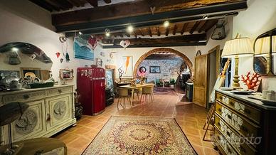 Caratteristico appartamento con loft piano terra