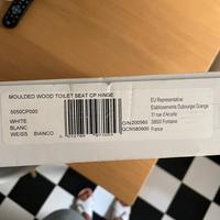 Copriwater bianco in legno.