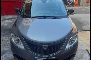 Lancia y ypsilon